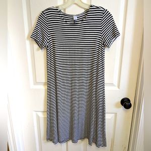 Old Navy short sleeve knee length dress size XS black & white striped